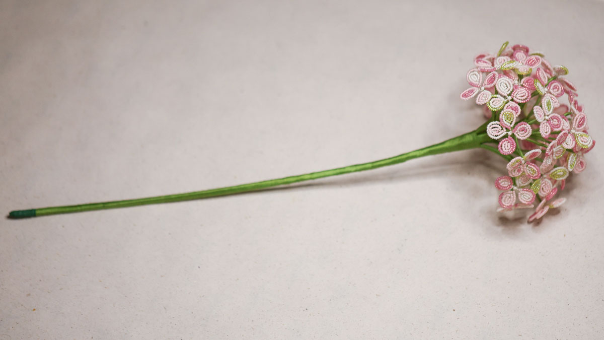 Fiore realizzato con perle Miyuki - Ortensia : Tappa 27