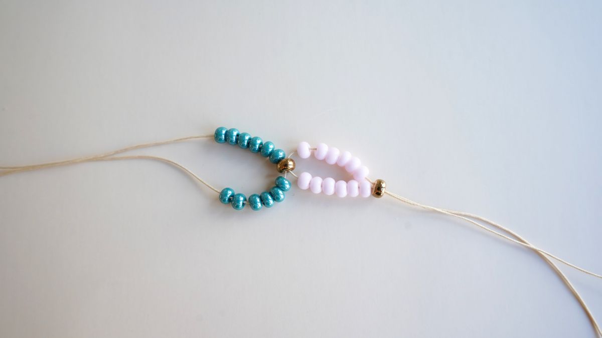 Braccialetto colorato a maglie con perle 6/0 e 5/0 : Tappa 4 Braccialetto colorato a maglie con perle 6/0 e 5/0 : Tappa 4