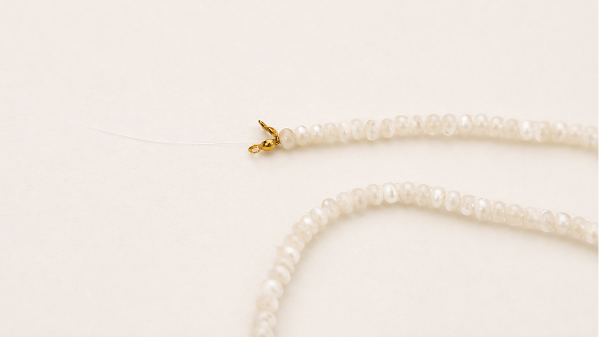 Collana a più fili con pietre semipreziosi e perle di madreperla : Tappa 2 Collana a più fili con pietre semipreziosi e perle di madreperla : Tappa 2