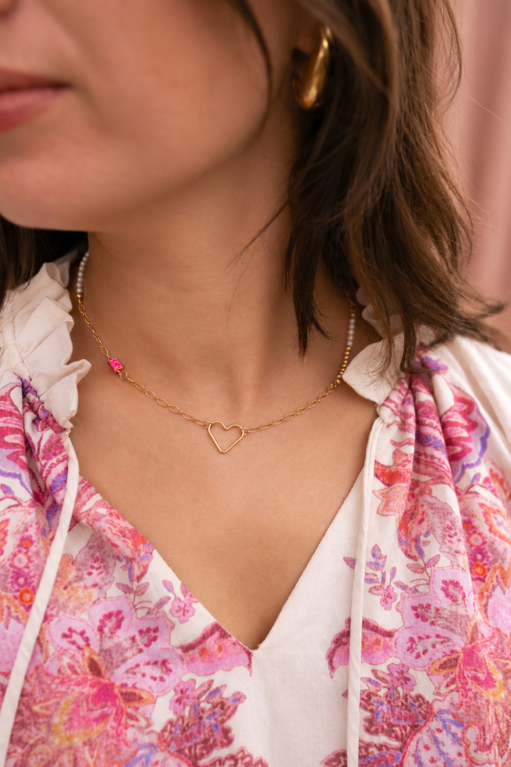 Collana in Gold filled con catena, perle perlacee e ciondolo a forma di cuore