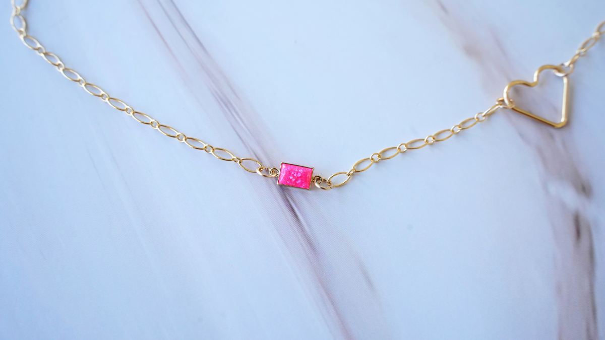 Collana in Gold filled con catena, perle perlacee e ciondolo a forma di cuore : Tappa 7 Collana in Gold filled con catena, perle perlacee e ciondolo a forma di cuore : Tappa 7