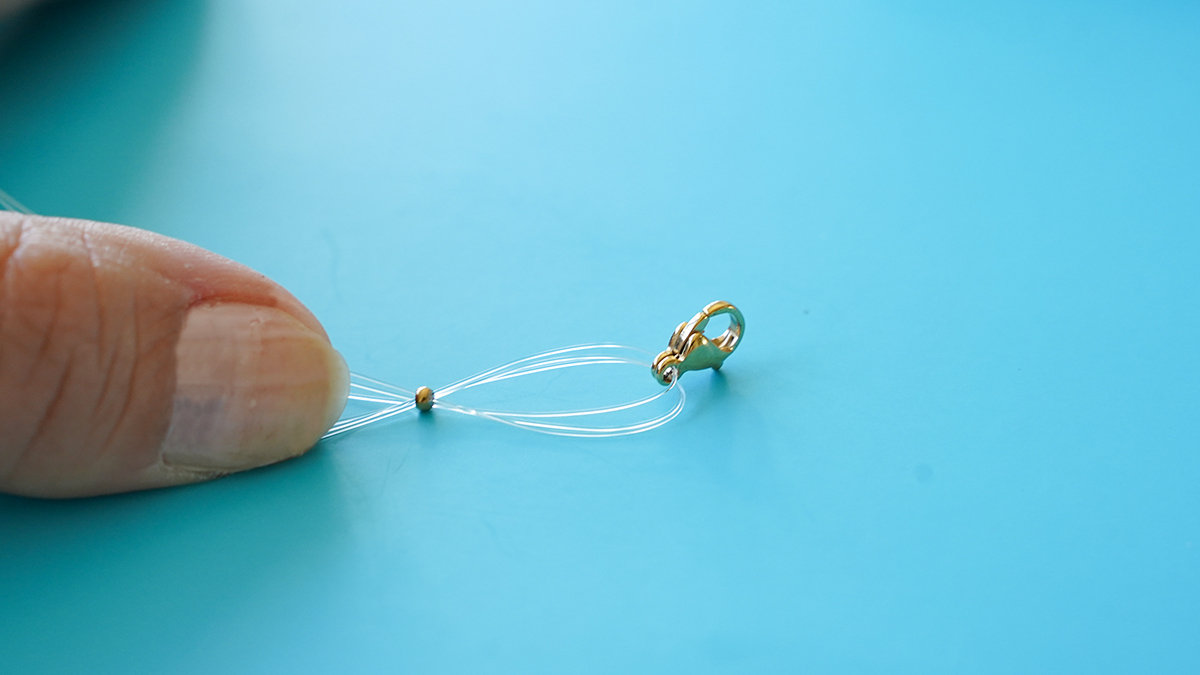 Collana a tre fili in agata blu : Tappa 2 Collana a tre fili in agata blu : Tappa 2