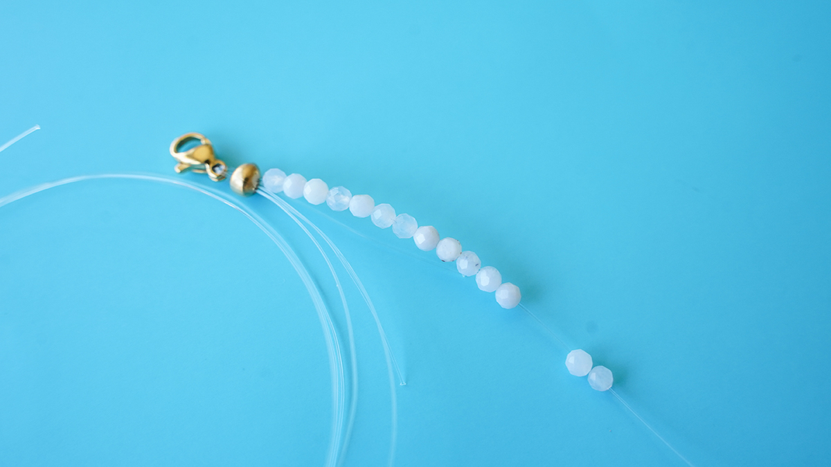 Collana a tre fili in agata blu : Tappa 4 Collana a tre fili in agata blu : Tappa 4