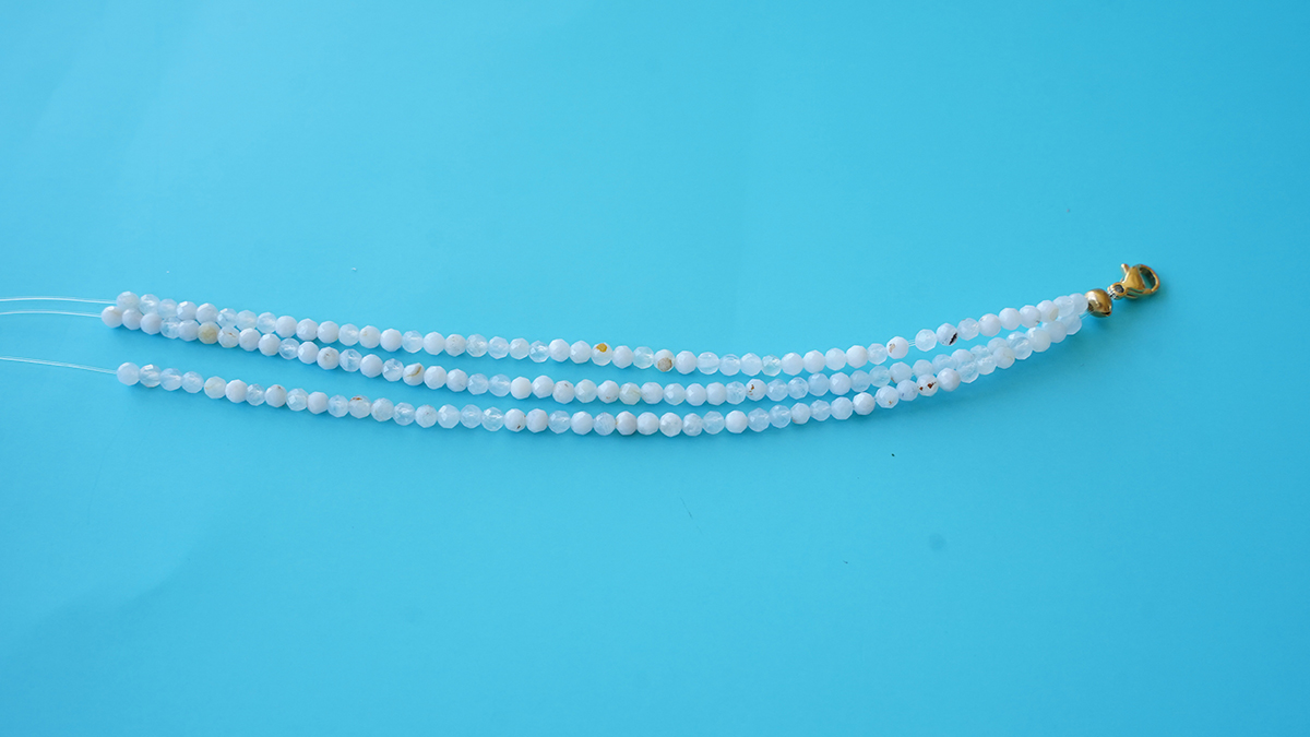 Collana a tre fili in agata blu : Tappa 6 Collana a tre fili in agata blu : Tappa 6