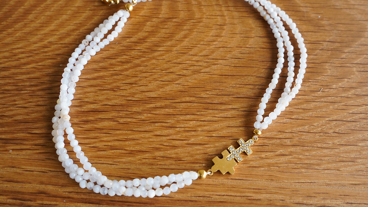 Collana a tre fili in agata blu : Tappa 7 Collana a tre fili in agata blu : Tappa 7