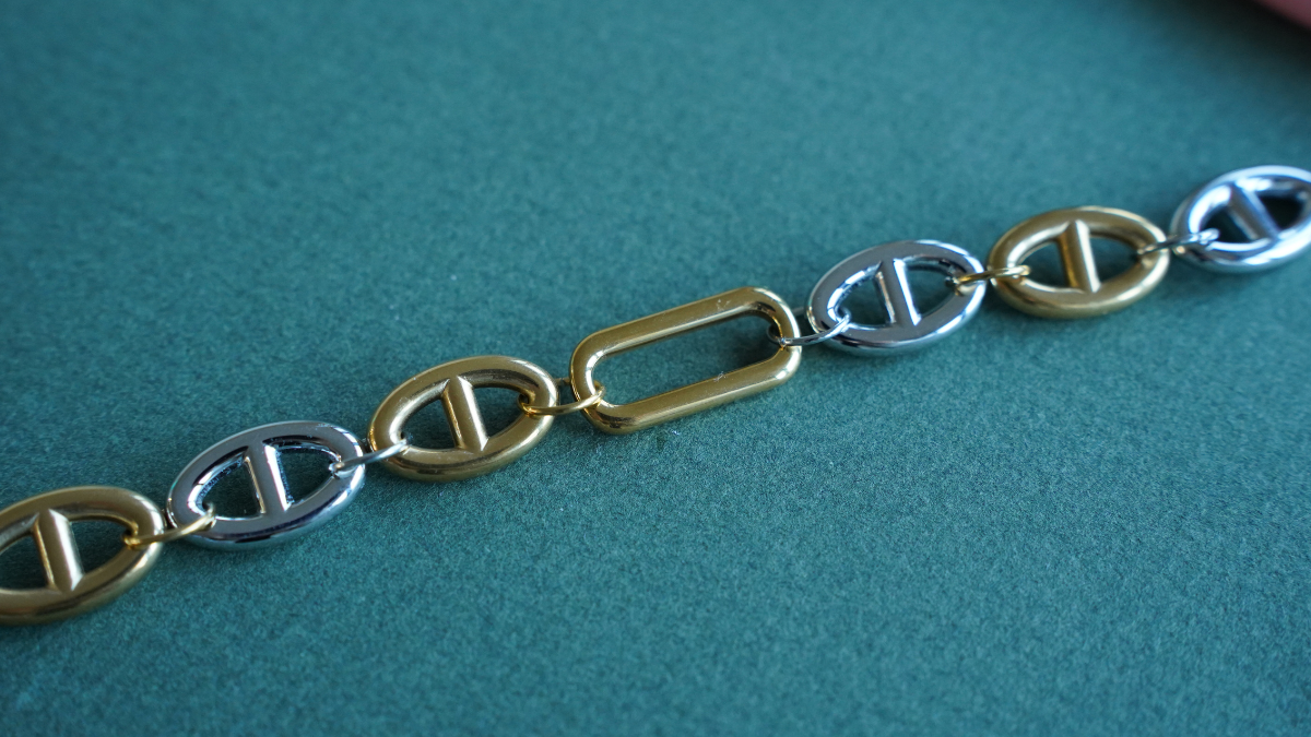 Bracciale con maglie marine dorate e argentate : Tappa 2 Bracciale con maglie marine dorate e argentate : Tappa 2