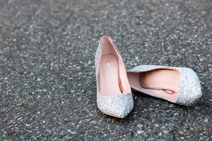 Schema DIY Personalizzazione dei tacchi con glitter argento Schema DIY Personalizzazione dei tacchi con glitter argento