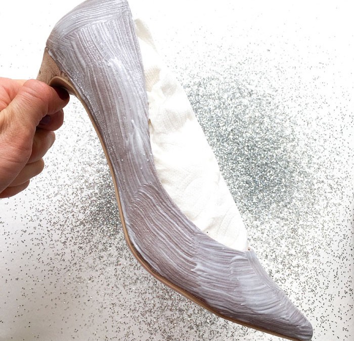 DIY Personalizzazione dei tacchi con glitter argento : Tappa 2 DIY Personalizzazione dei tacchi con glitter argento : Tappa 2