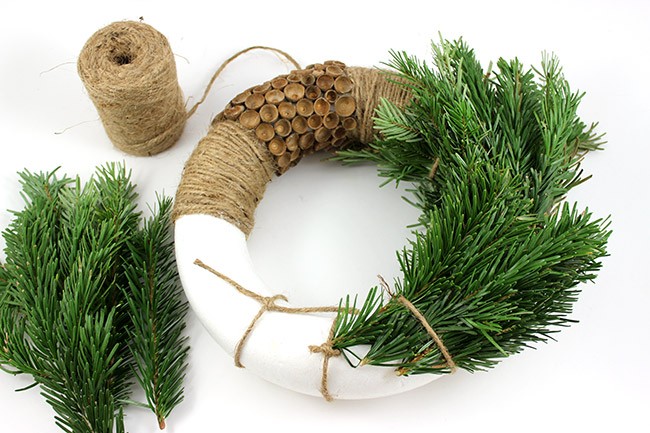 Ghirlanda natalizia naturale fai da te : Tappa 3