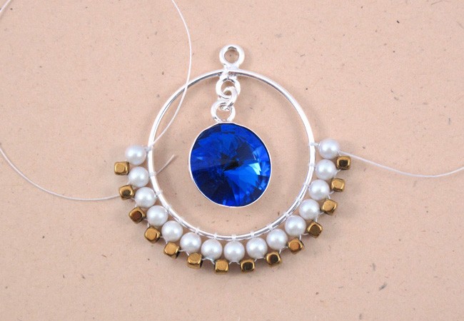 perle creoli tessuti di PureCrystal mini ematite : Tappa 2