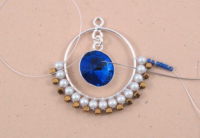 perle creoli tessuti di PureCrystal mini ematite : Tappa 3