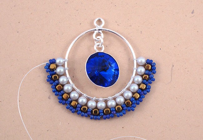 perle creoli tessuti di PureCrystal mini ematite : Tappa 4