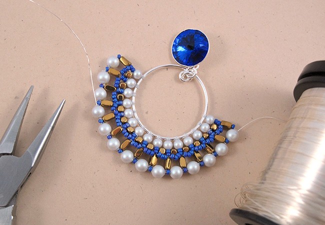 perle creoli tessuti di PureCrystal mini ematite : Tappa 6