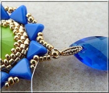 Orecchini con cristalli PureCrystal Salome maestoso blu e calce e perle di vetro e Amos® Khéops® da Puca® : Tappa 19