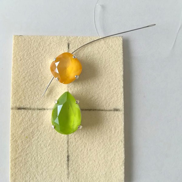 Orecchini cabochon PureCrystal blu maestoso, ranuncolo e lime : Tappa 6 Orecchini cabochon PureCrystal blu maestoso, ranuncolo e lime : Tappa 6