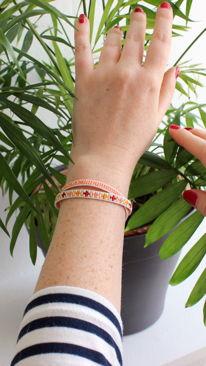 Schema Miyuki Delicas bracciale avvolgente con due perline