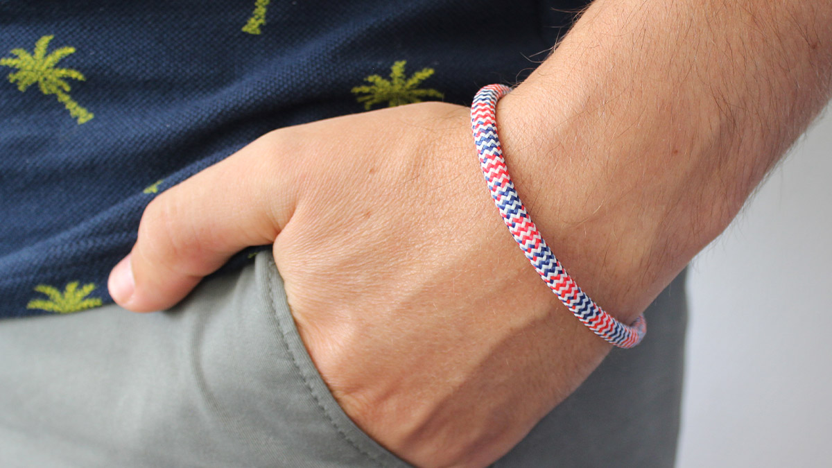 Schema Bracciale a corda intrecciato Tuto per uomo blu bianco rosso