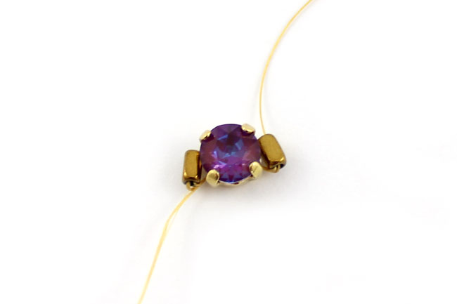 Bracciale intrecciato con punto Square Stitch e cabochon PureCrystal DeLite : Tappa 2