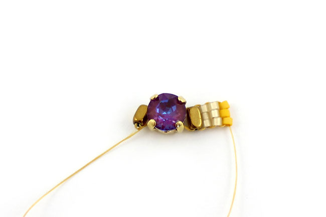 Bracciale intrecciato con punto Square Stitch e cabochon PureCrystal DeLite : Tappa 4
