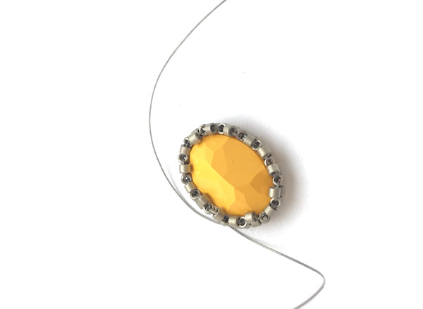 Orecchini fai da te con cristalli PureCrystal e perle di vetro Miyuki Delicas : Tappa 3
