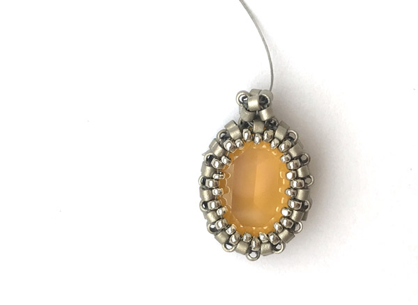 Orecchini fai da te con cristalli PureCrystal e perle di vetro Miyuki Delicas : Tappa 11