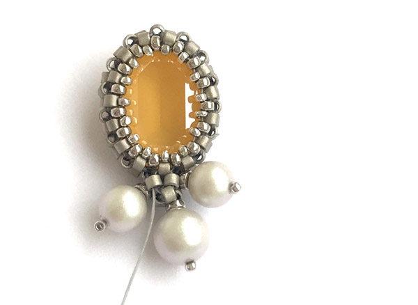 Orecchini fai da te con cristalli PureCrystal e perle di vetro Miyuki Delicas : Tappa 14