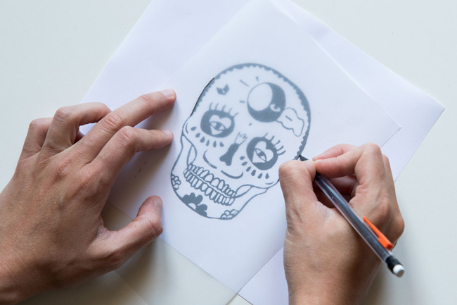 Fai da te: cartolina con teschio “calavera mexicana” e timbro in gomma intagliato a mano : Tappa 1 Fai da te: cartolina con teschio “calavera mexicana” e timbro in gomma intagliato a mano : Tappa 1