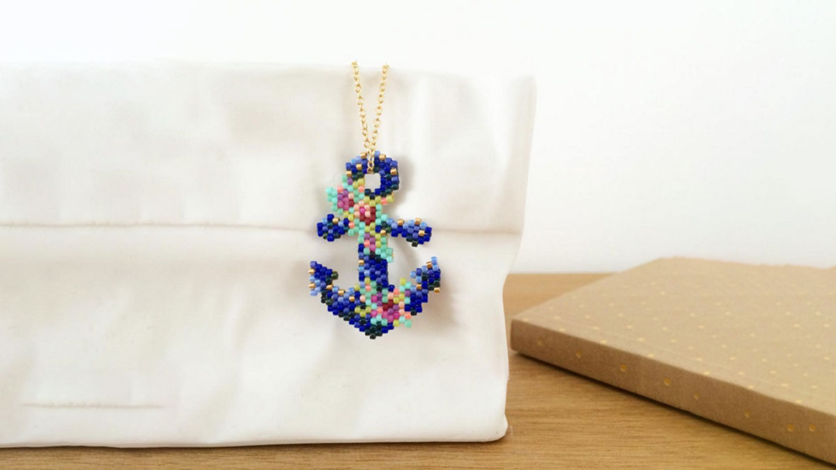 Pendente con ancora marina in perle Miyuki da Mon petit bazar