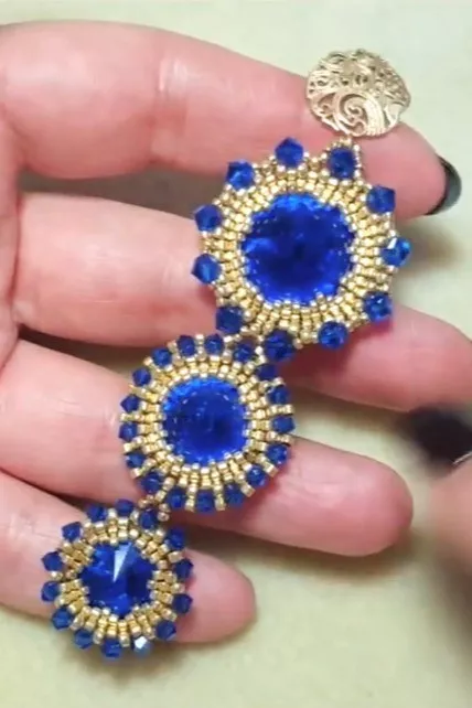 Schema Orecchini fai da te con cabochon Swarovski Schema Orecchini fai da te con cabochon Swarovski