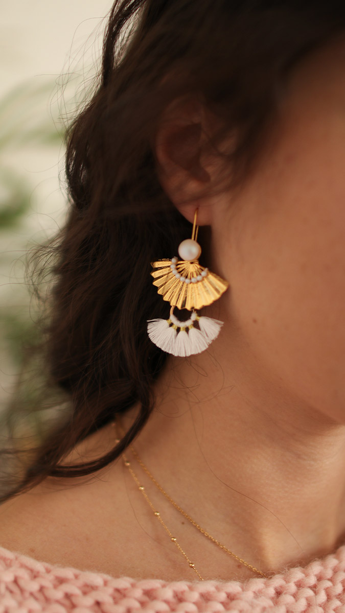 Schema Orecchini a ventaglio in Dorato con perle e nappe in PureCrystal